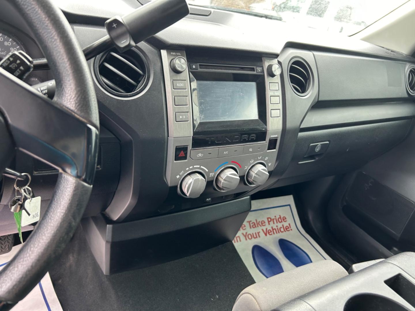 2015 White Toyota Tundra SR5 4.6L V8 Double Cab 2WD (5TFRM5F13FX) with an 4.6L V8 DOHC 32V engine, 6-Speed Automatic transmission, located at 1687 Business 35 S, New Braunfels, TX, 78130, (830) 625-7159, 29.655487, -98.051491 - Photo#13